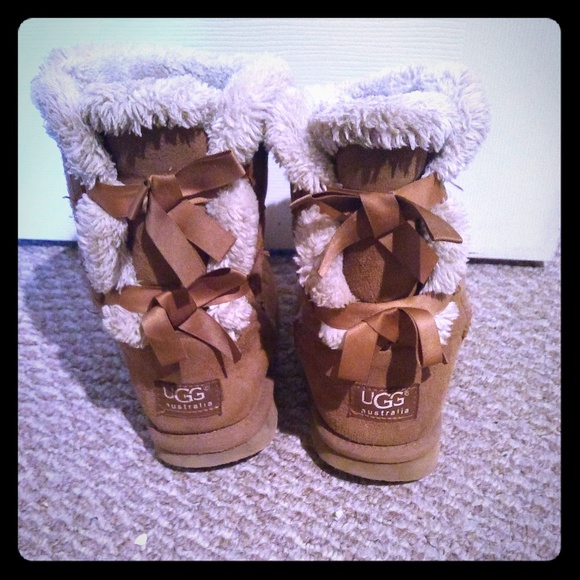 Uggs - Picture 1 of 3